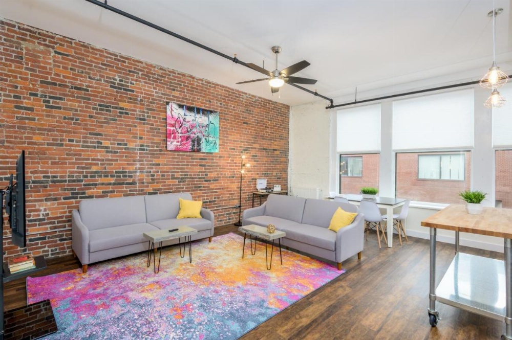 Downtown Bangor Luxury Apartment Image 12