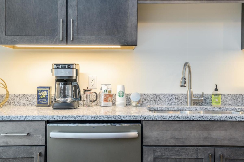 Downtown Bangor Luxury Apartment Image 19