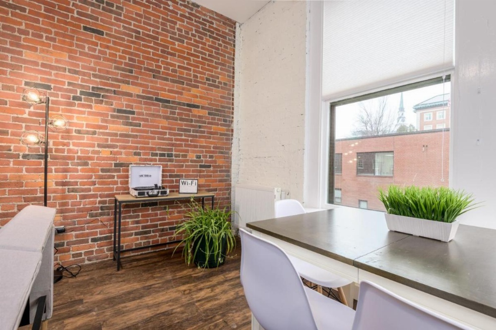 Downtown Bangor Luxury Apartment Image 26
