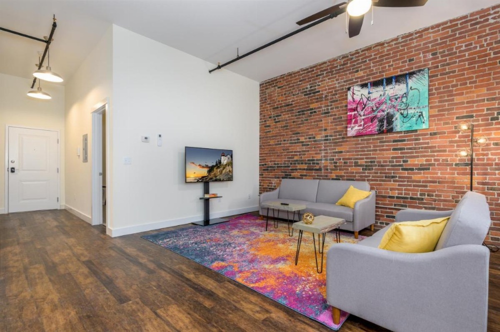Downtown Bangor Luxury Apartment Image 27