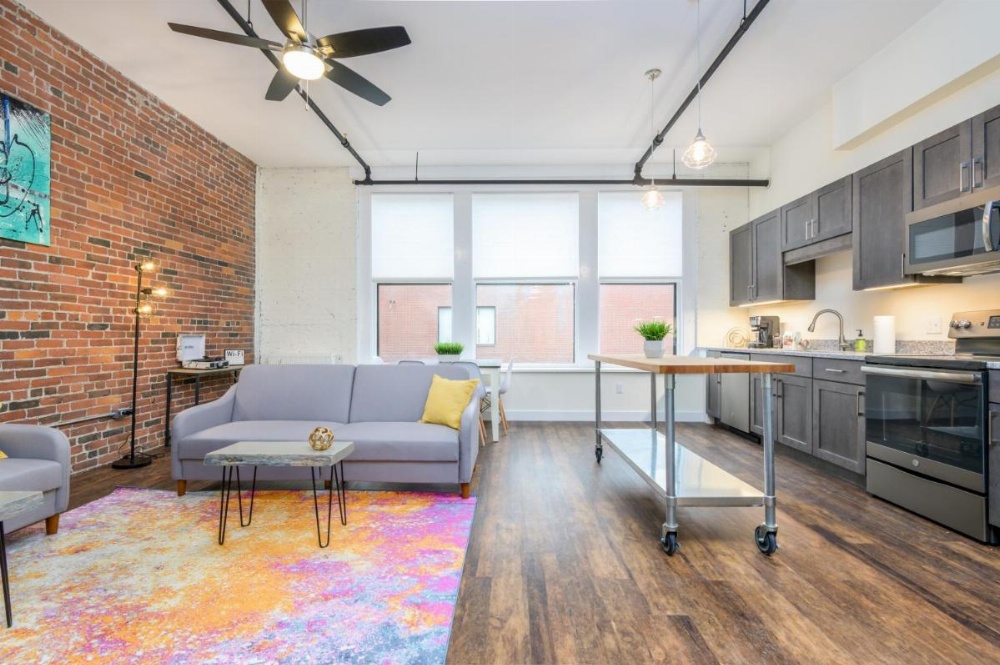 Downtown Bangor Luxury Apartment Image 8